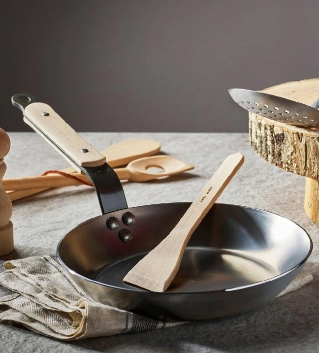 Ultimátní návod na čištění pánví z různých materiálů