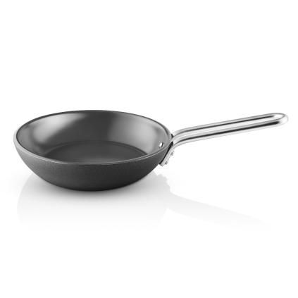 Pánev PROFESSIONAL 20 cm, titan, Eva Trio