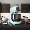 SMEG KUCHYNSKY ROBOT PASTELOVA MODRA SCENA 01