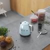 SMEG KONVICE MINI PASTELOVA MODRA SCENA 03