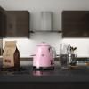 SMEG KONVICE MINI PASTELOVA RUZOVA SCENA 01