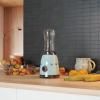 SMEG STOLNI SMOOTHIE MIXER PASTELOVA MODRA SCENA 02